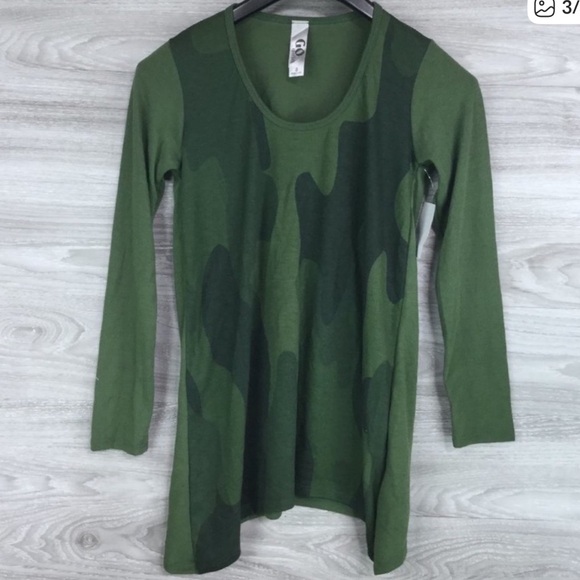Go Couture Olive Camo High-Low Long Sleeve Handkerchief Tunic Sweater Top Size S - Picture 3 of 7